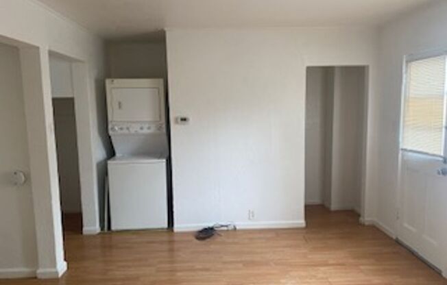 3 beds, 1 bath, $2,300