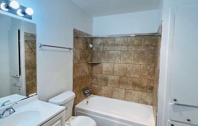 1 bed, 1 bath, 666 sqft, $1,175, Unit 2-155