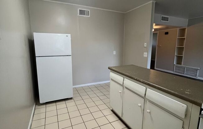 2 beds, 1 bath, 700 sqft, $1,560, Unit 201