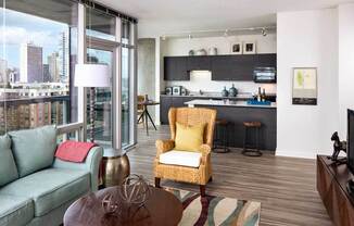 805 N LASALLE DR