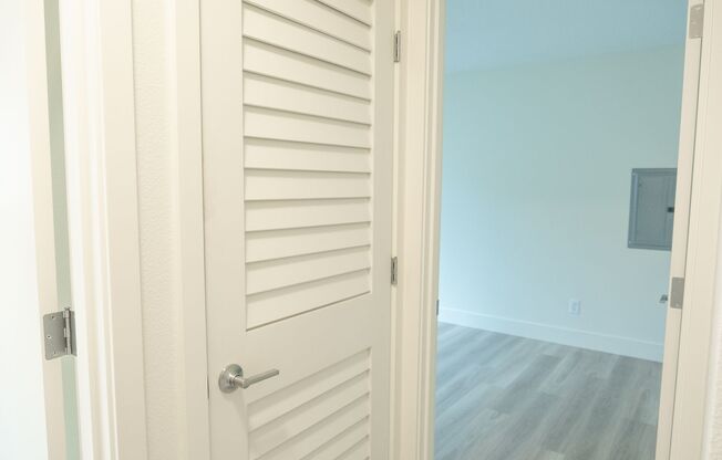 2 beds, 1 bath, 870 sqft, $2,100, Unit 57-7