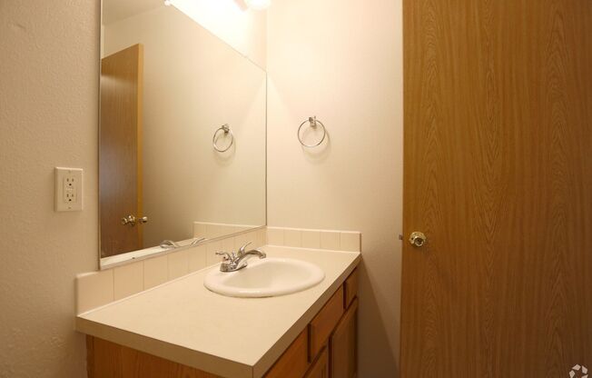 2 beds, 2 baths, 981 sqft, $1,695, Unit 115
