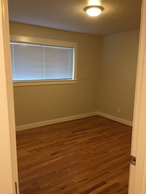 2 beds, 1 bath, 850 sqft, $1,975