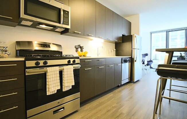 140 W ERIE ST