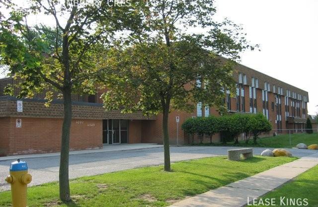 6325 THORNBERRY CRES