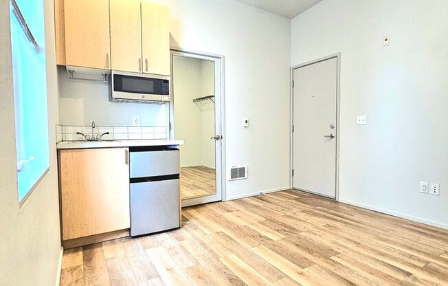 Studio, 1 bath, 122 sqft, $975