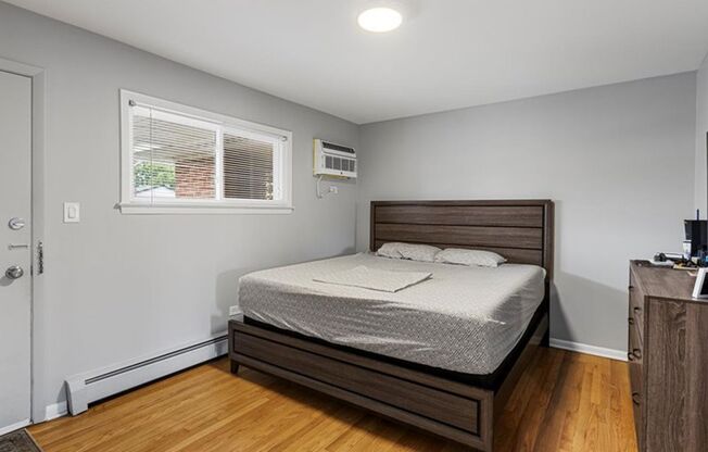 2 beds, 1 bath, 950 sqft, $1,800, Unit 644-19