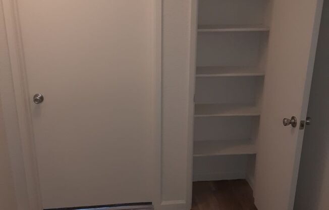 3 beds, 2 baths, 1,076 sqft, $2,200, Unit 2004