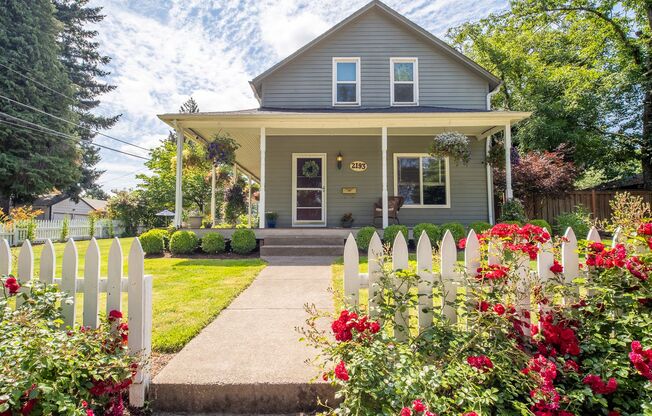 Coming soon! Large historic farmhouse- 5 bed / 4 bath