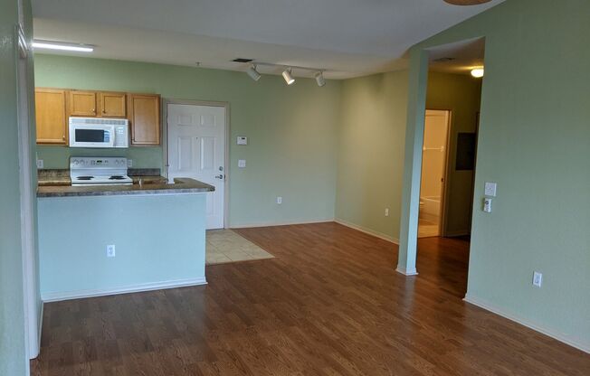 2 bed condo in The Registry! Cable and Internet Included!