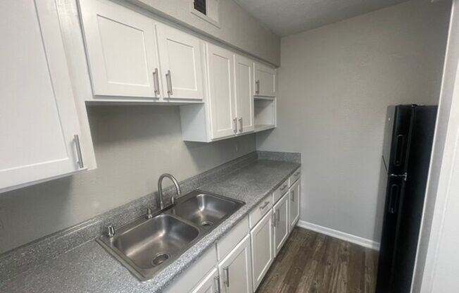 2 beds, 1 bath, 820 sqft, $1,025, Unit T342