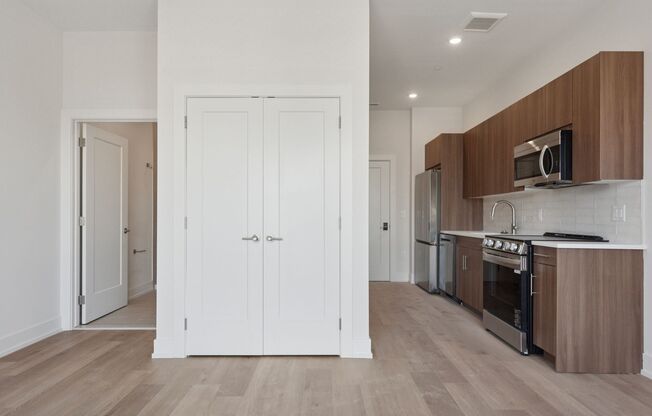 Studio, 1 bath, 430 sqft, $1,485, Unit Unit 709