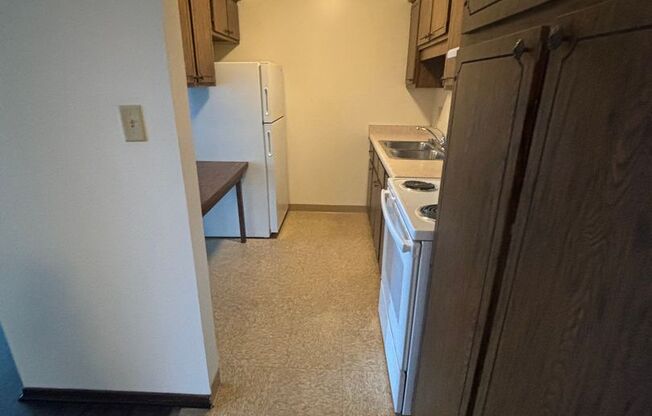 1 bed, 1 bath, 700 sqft, $1,050, Unit 10