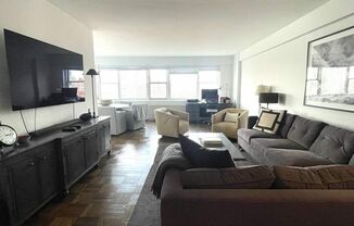 215 E 68 ST