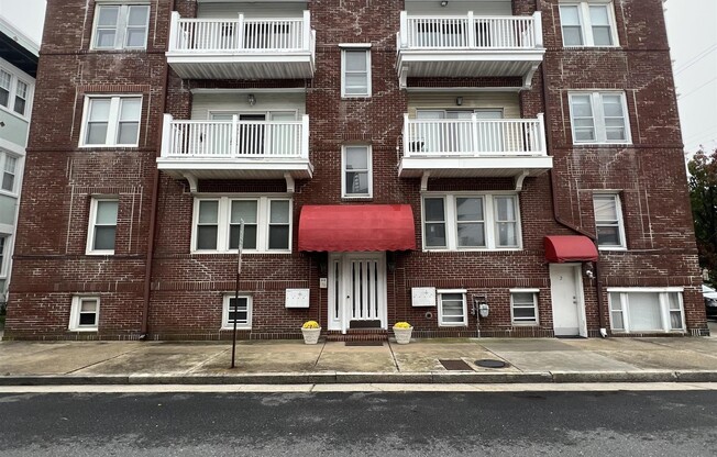 2 S MONTGOMERY AVE