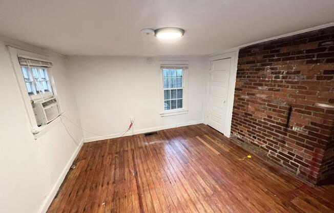 853 MYRTLE ST NE