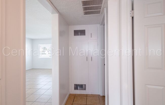 2 beds, 1 bath, 750 sqft, $1,150, Unit 3300 N Chester Apt A