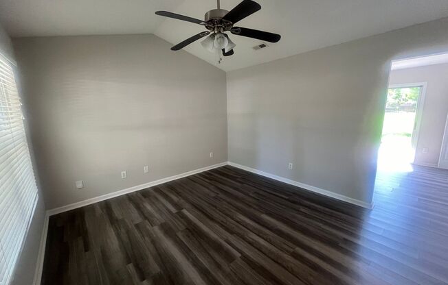 Convenient to Uptown! 3 bedroom home!