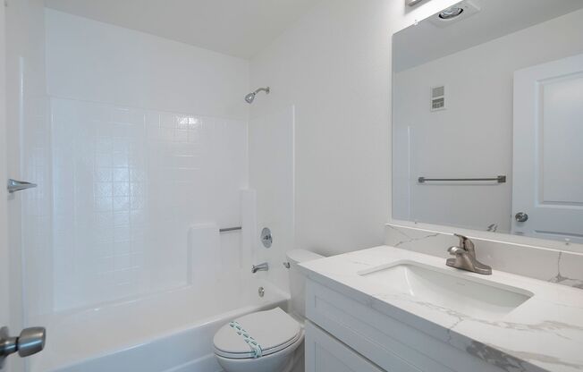 3 beds, 2 baths, 1,105 sqft, $3,295, Unit 210