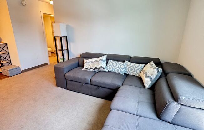 1 bed, 1 bath, $2,500, Unit UNIT # 2103