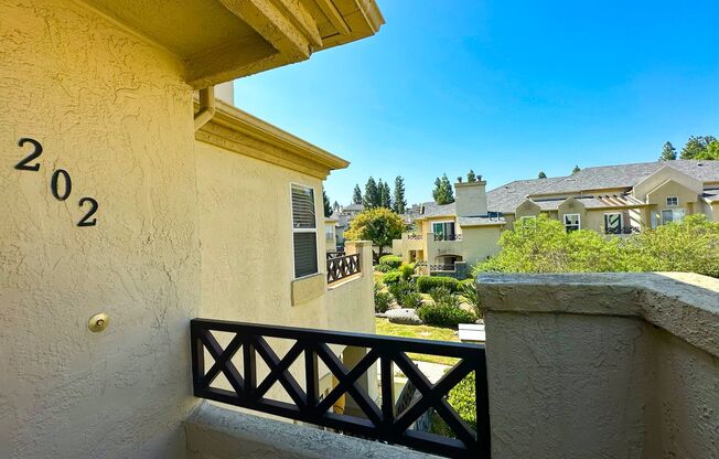 Lovely Spacious Eastlake Condo