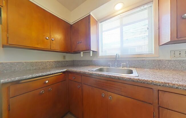 2 Bedroom Duplex ~ Close to Campus