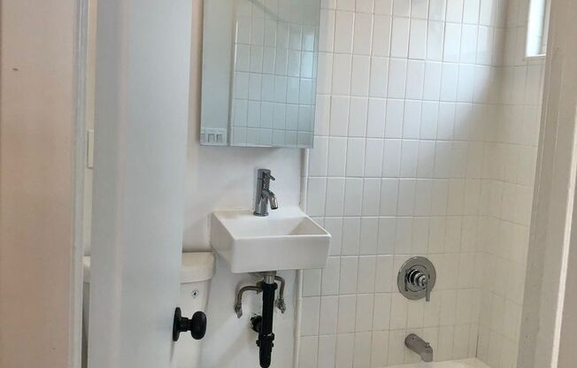 Studio, 1 bath, 328 sqft, $1,525, Unit Unit #1