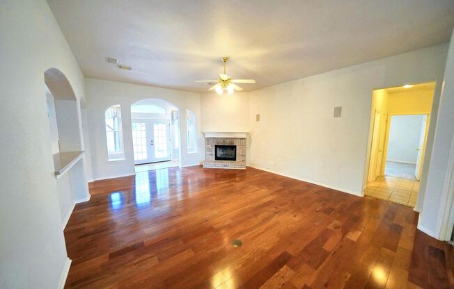 Spacious & Updated 3-Bedroom Home in Deer Creek, Schertz, TX - Realtor Commission: $500