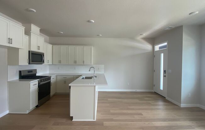 Modern *NEW CONSTRUCTION* 3 BD* 2.5 BA Townhome Located In Hillsboro's *NEW* Gordon Creek Pointe Community! *Minutes From High Tech Corridor & Tanasbourne!*