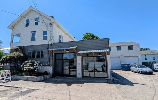 33 VETERANS MEMORIAL PKWY