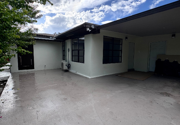1041 NW 32 PL