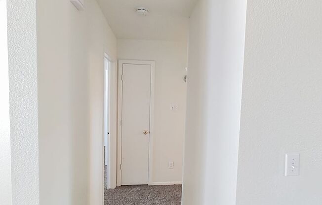 2 beds, 1 bath, 728 sqft, $975