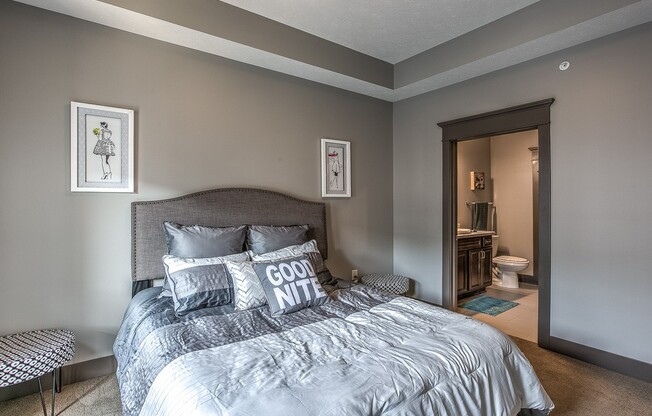 2 beds, 2 baths, 894 sqft, $1,595, Unit A - 1010 Unit 307 - B1146 All Hardwood Floors Throughout