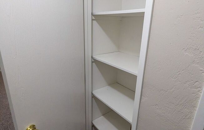 2 beds, 1 bath, 756 sqft, $1,195, Unit 64