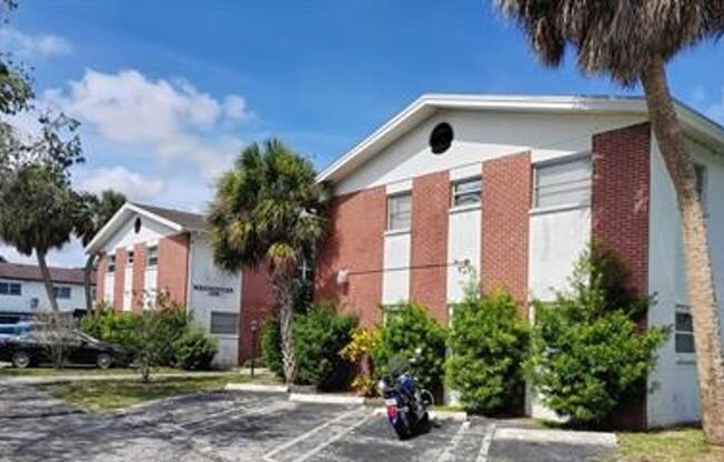 Cozy 1-Bedroom Condo in Prime St. Petersburg Location