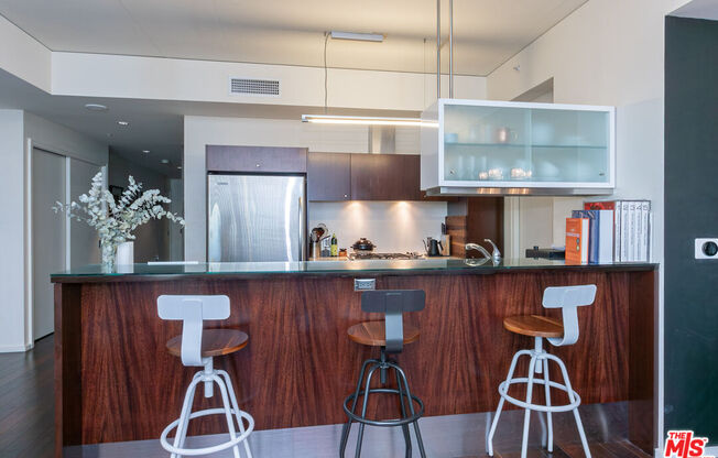 1 bed, 2 baths, 1,390 sqft, $4,000, Unit 1707