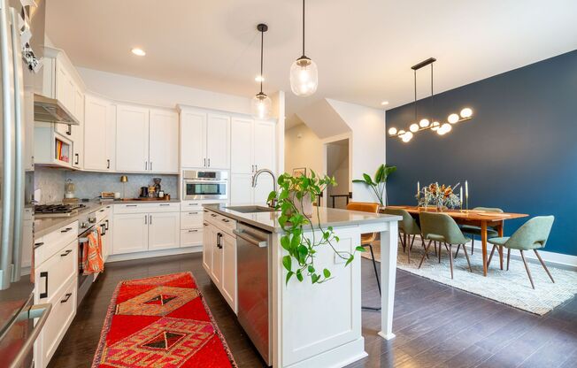 3 bedroom/3.5 bathroom Beauty in the Heart of Edgewood!