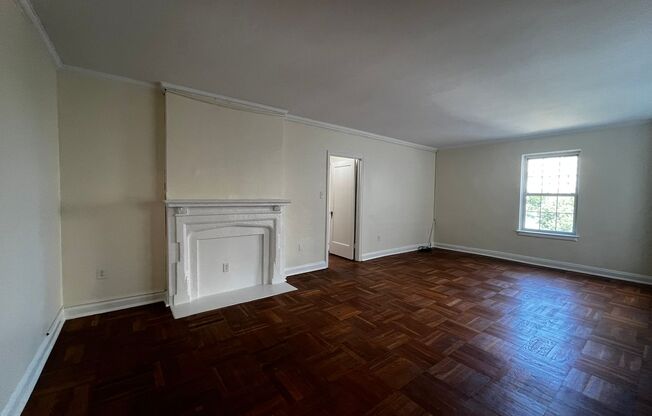 2 beds, 1 bath, 975 sqft, $2,055, Unit Royal York 802