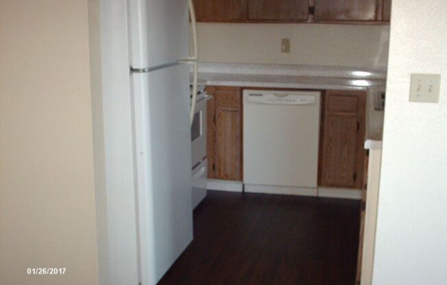 2 beds, 2 baths, 925 sqft, $2,525, Unit 27