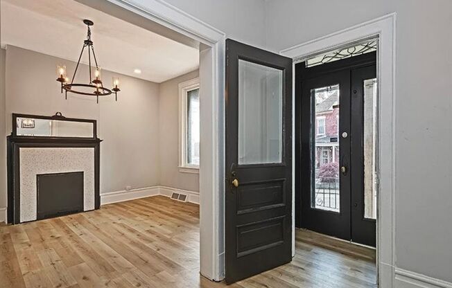 Stately Luxury Living in Schenley Heights – Now Leasing
