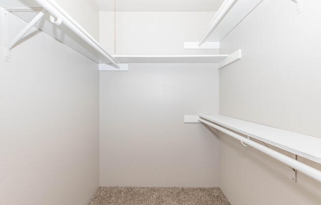 2 beds, 1 bath, 853 sqft, $1,049