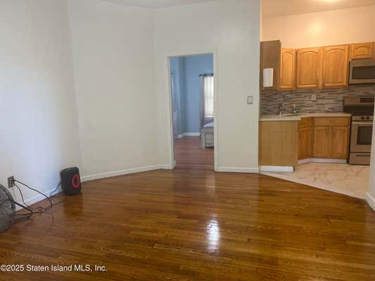 142 YORK AVE