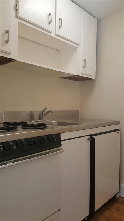 1 bed, 1 bath, 319 sqft, $2,395, Unit PARLOR
