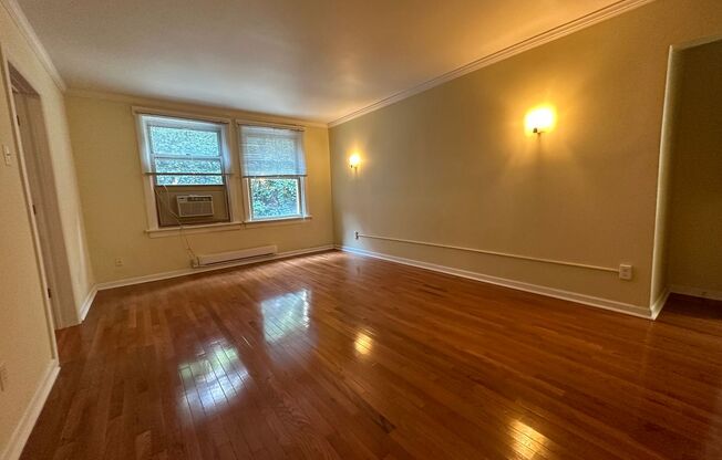 1 bed, 1 bath, 600 sqft, $1,449, Unit 5703 Hobart St. #24