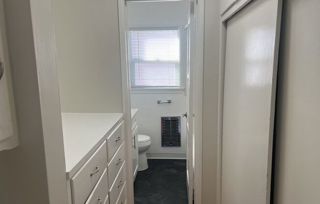 Studio, 1 bath, 400 sqft, $1,695