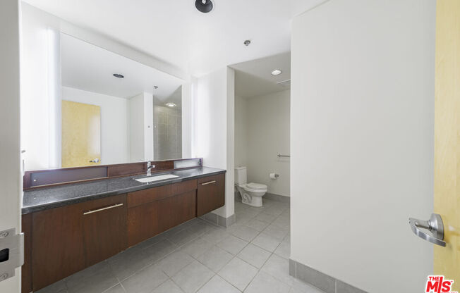 1 bed, 1 bath, 930 sqft, $2,800, Unit 513