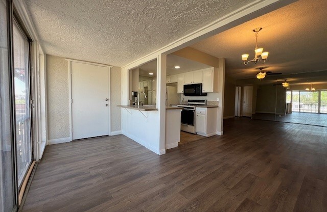 1390 VEGAS VLY DR