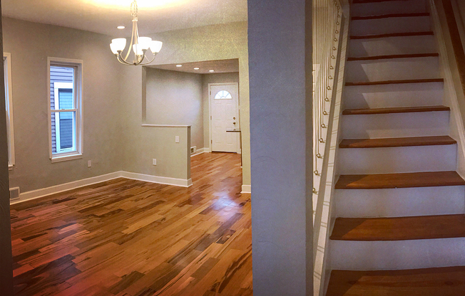 EAST END - GORGEOUS 4 BEDROOM / 1 BATH HOME IN PITTSBURGH