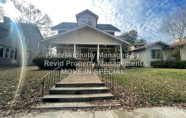 Move In Special! First Month Free!