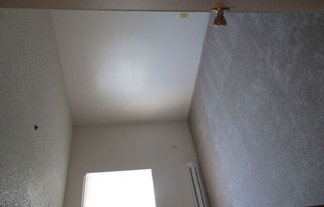 2 beds, 1 bath, 868 sqft, $1,784, Unit 18